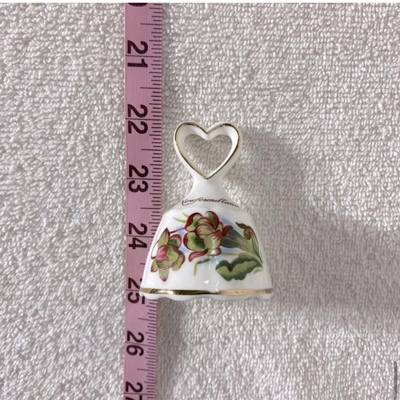 Vintage  Newfoundland Ceramic Souvenir Bell - Picture 9 of 9